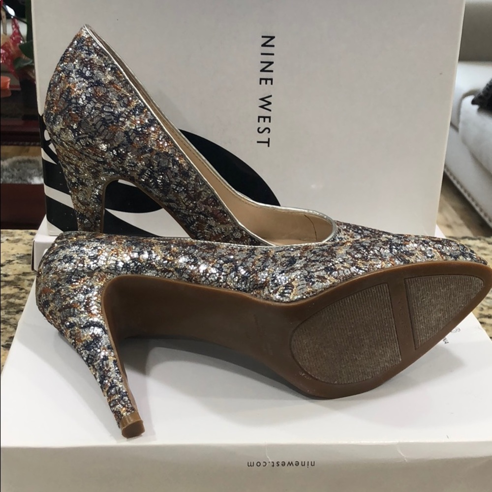Shoes - Picture 4 of 4